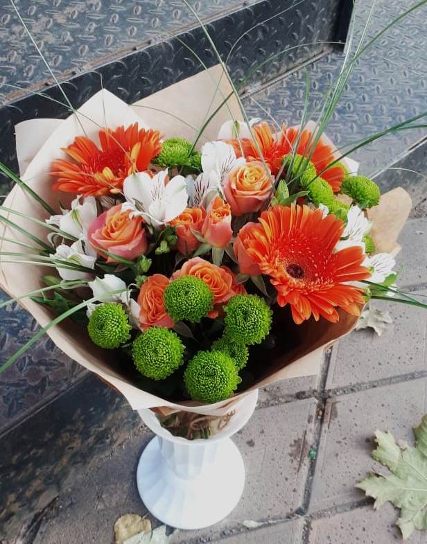 Букет цветов из: Герберы, Хризантемы, Альстромерии и Розы в Ясной Поляне