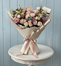 Букет цветов из:  Розы и Лизиантусы в Ясной Поляне