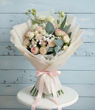 Букет цветов из:  Розы и Лизиантусы в Ясной Поляне