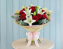 Букет цветов из:  Лилии и Розы в Ясной Поляне