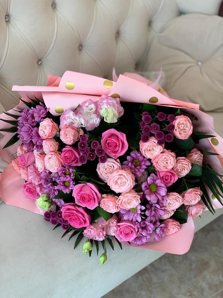 Букет цветов из: Хризантемы, Розы и Лизиантусы в Ясной Поляне