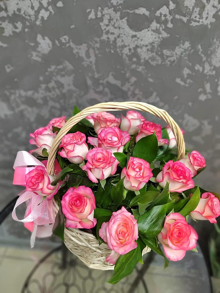 Цветочная композиция из Розы в корзине в Ясной Поляне