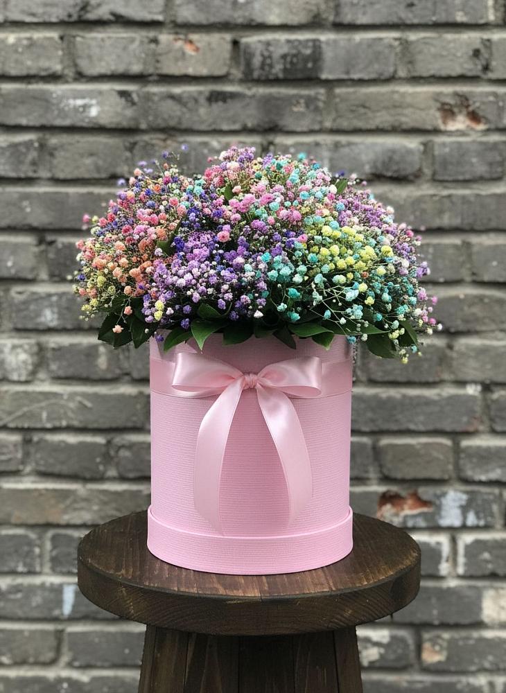 Цветочная композиция из Гипсофила и Розы в шляпной коробке в Ясной Поляне