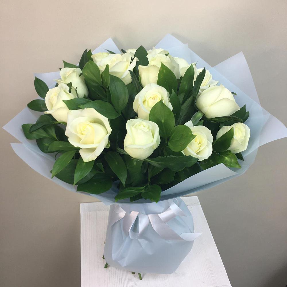 Букет 15 Белых роз Проуд в Ясной Поляне