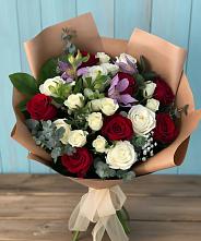 Букет цветов из:  Розы и Альстромерии в Ясной Поляне