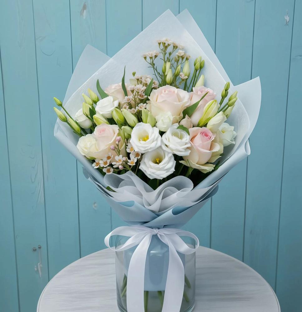 Букет цветов из: Розы и Лизиантусы в Ясной Поляне