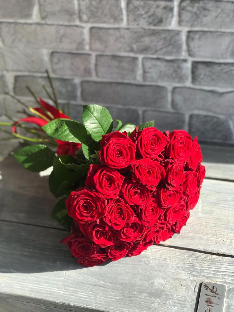 Букет Красные розы Фридом в Ясной Поляне