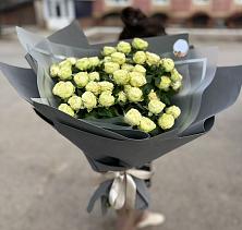 Букет Белые кустовые розы Солинеро в Ясной Поляне
