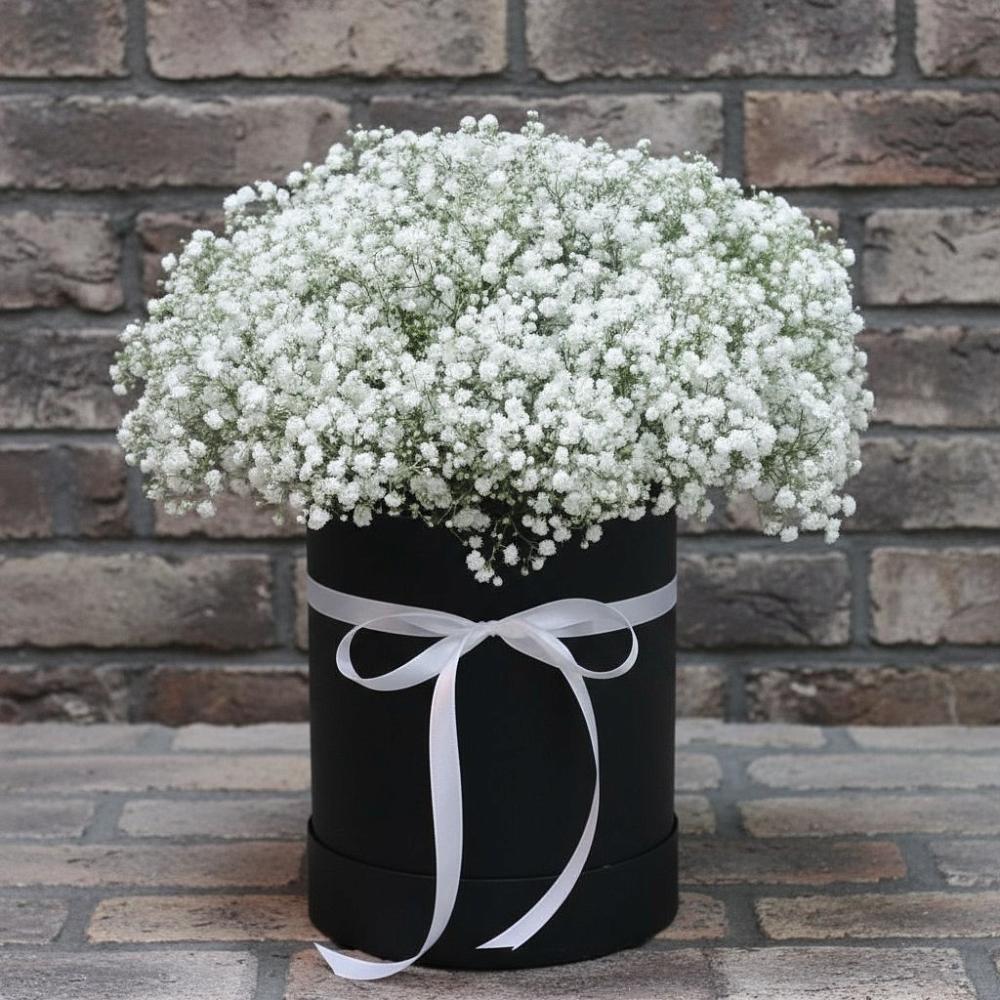 Цветочная композиция из Гипсофила в шляпной коробке в Ясной Поляне