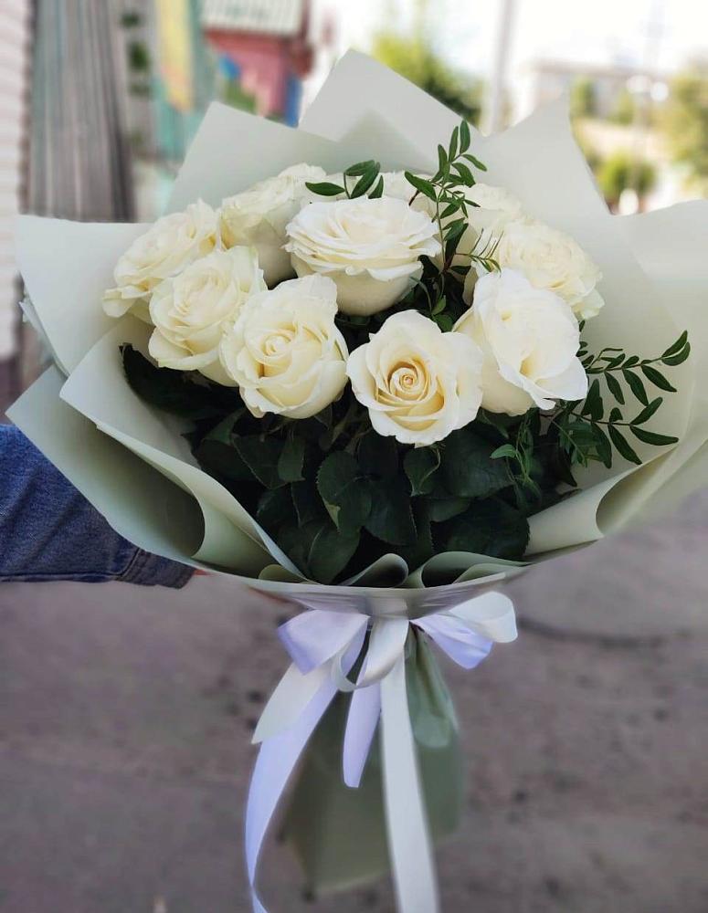Букет Белые розы Проуд в Ясной Поляне