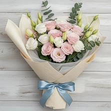 Букет цветов из:  Лизиантусы в Ясной Поляне