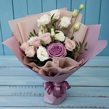 Букет цветов из:  Розы и Лизиантусы в Ясной Поляне