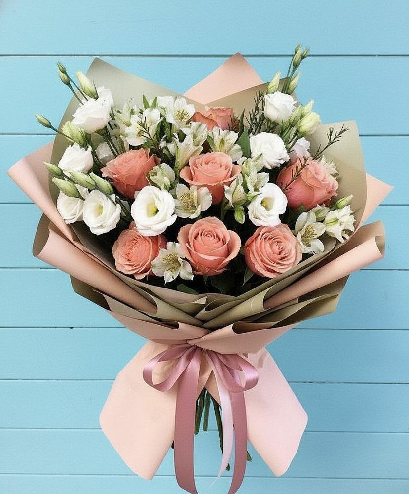 Букет цветов из: Розы, Альстромерии и Лизиантусы в Ясной Поляне