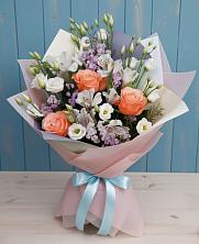 Букет цветов из:  Лизиантусы, Розы, Альстромерии и Гипсофила в Ясной Поляне