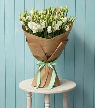 Букет цветов из:  Лизиантусы в Ясной Поляне