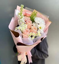 Букет цветов из:  Хризантемы и Розы в Ясной Поляне