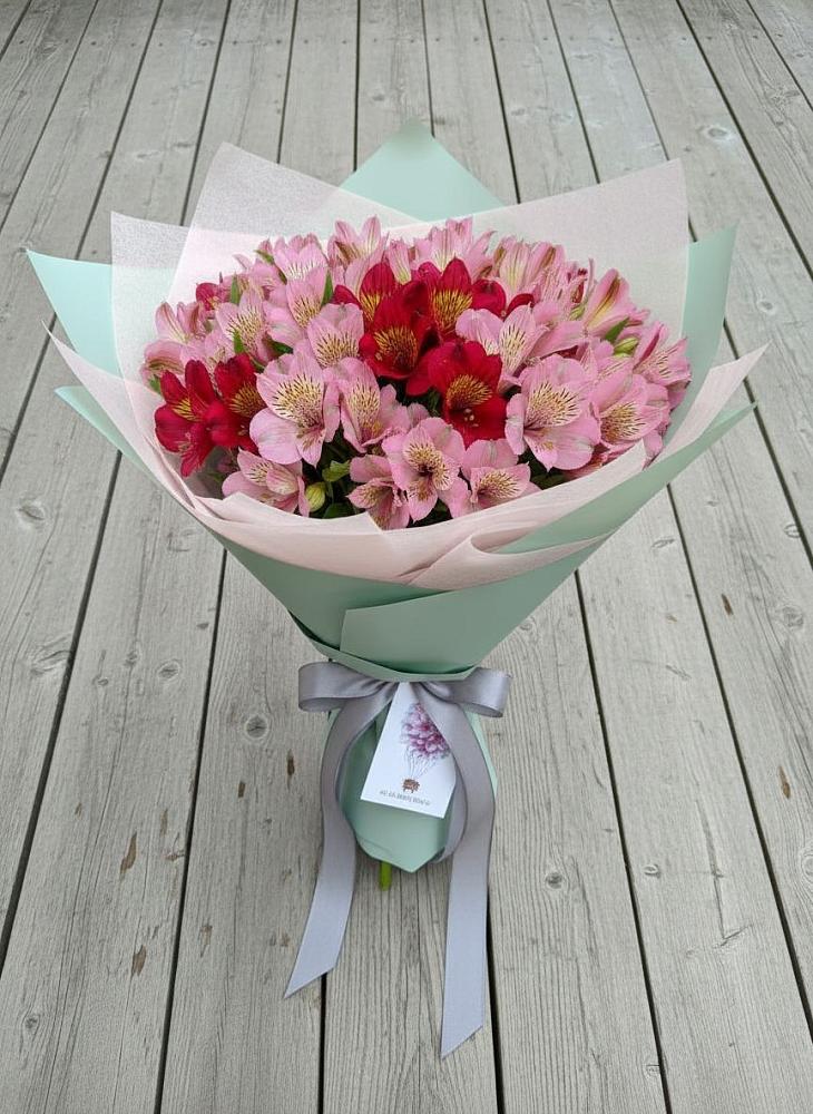 Букет цветов из: Альстромерии в Ясной Поляне