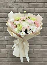 Букет цветов из:  Гвоздики, Розы, Лизиантусы и Хризантемы #REPLACE_PRED# Ясной Поляне