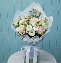 Букет цветов из:  Розы и Лизиантусы в Ясной Поляне