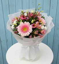 Букет цветов из:  Герберы, Альстромерии и Лизиантусы #REPLACE_PRED# Ясной Поляне