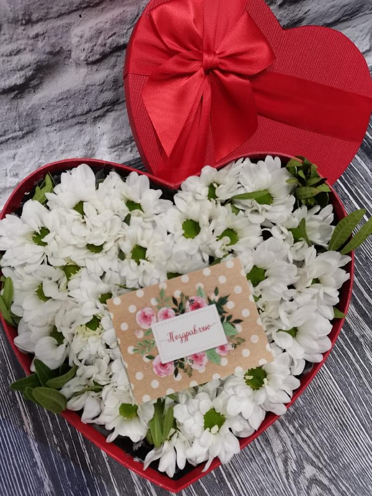 Цветочная композиция из Хризантемы в виде сердца в Ясной Поляне