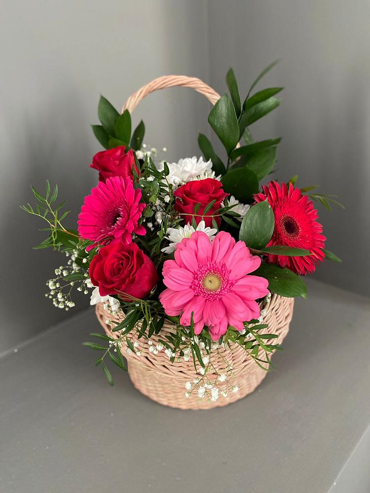Цветочная композиция из Розы, Хризантемы и Герберы в корзине в Ясной Поляне