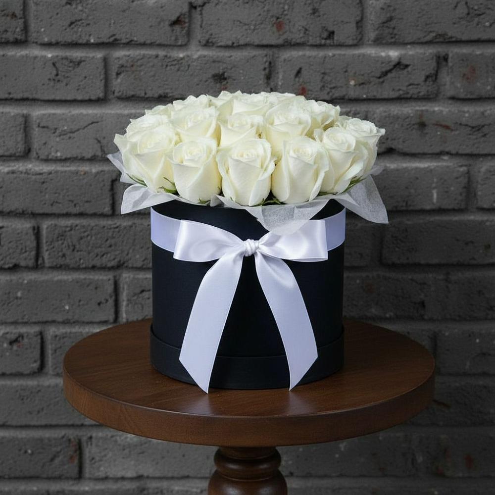 Цветочная композиция из Розы в шляпной коробке в Ясной Поляне