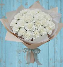 Букет цветов из:  Гвоздики в Ясной Поляне