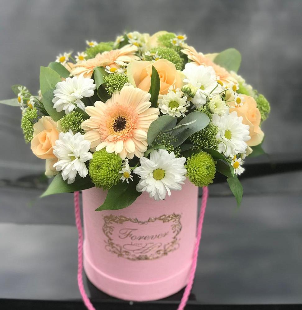 Цветочная композиция из Розы, Герберы и Хризантемы в шляпной коробке в Ясной Поляне