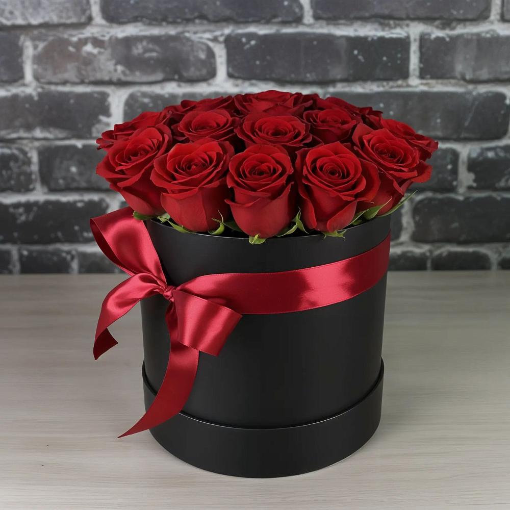 Цветочная композиция из Розы в шляпной коробке в Ясной Поляне