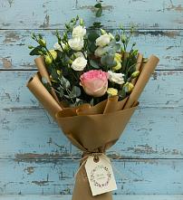 Букет цветов из:  Розы и Лизиантусы в Ясной Поляне