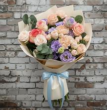 Букет цветов из:  Розы, Лизиантусы и Гвоздики в Ясной Поляне