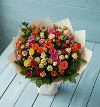 Букет Микс из разноцветных кустовых роз в Ясной Поляне