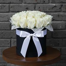 Цветочная композиция из Розы в шляпной коробке в Ясной Поляне