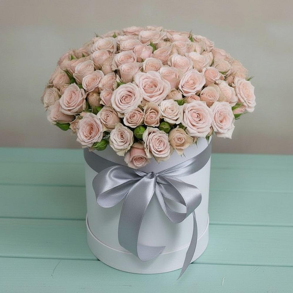 Цветочная композиция из Розы в шляпной коробке в Ясной Поляне